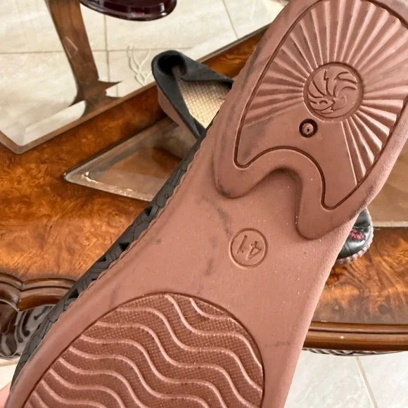 Sports Embroidered Shoes Size 41 - Picture 5 of 6